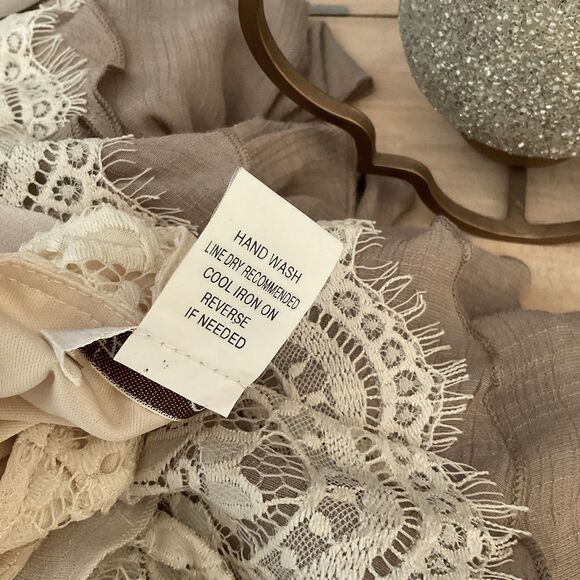 Paisley Grace Top Tunic Women's M Beige Brown Ruffled Sleeveless BoHo - Picture 6 of 6